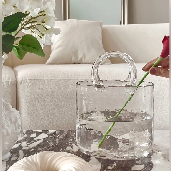 Original Olivia Glass Handbag Vase
Hand-blown Artisan Piece - Picture 13 of 13